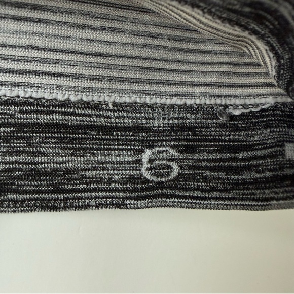 Lululemon Swiftly Tech Short Sleeve 2.0 Black White Stripe Size 6 - Picture 3 of 6